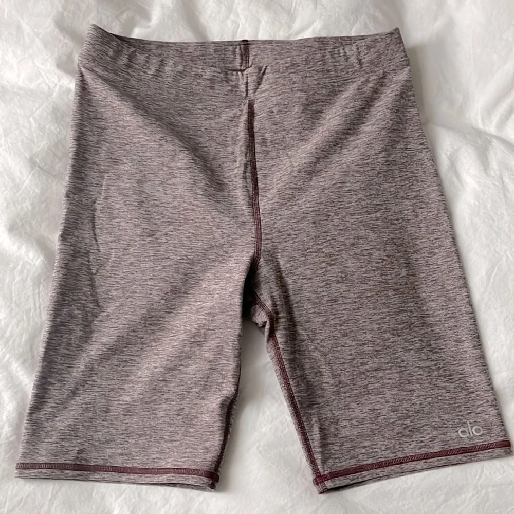 High-Waist Alosoft Flow Biker Short in Smoky Quartz Heather by Alo Yoga - Picture 2 of 3